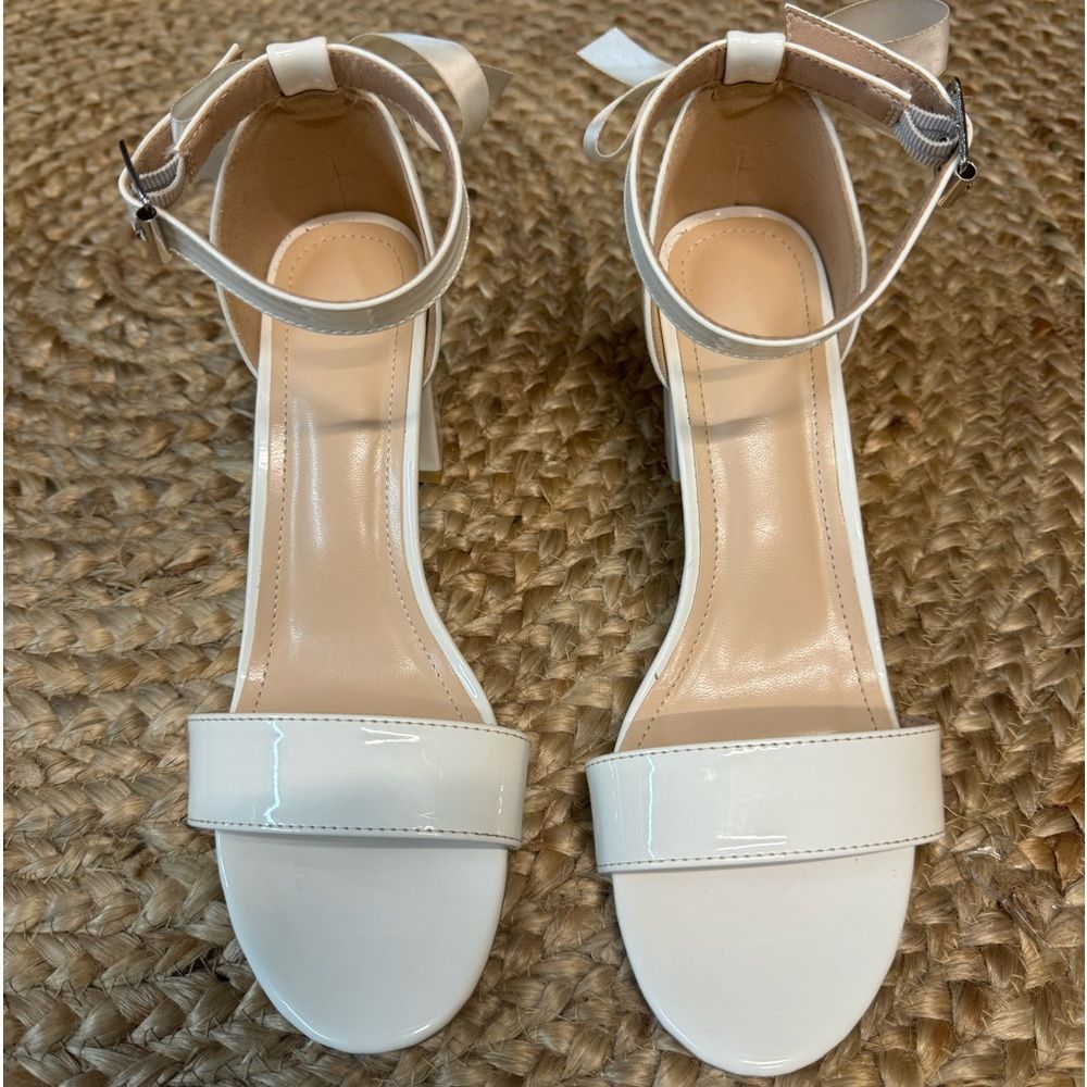 White patent stacked heels with bows size 40